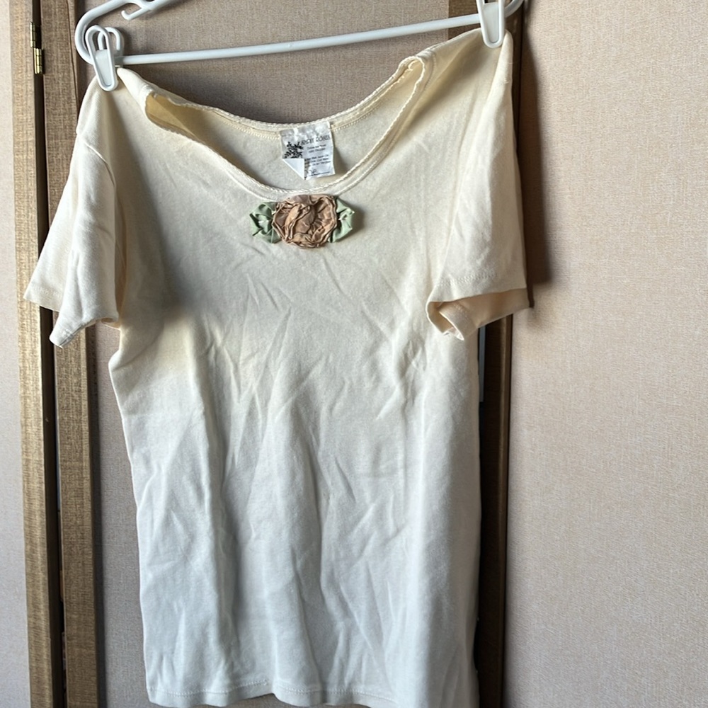 FINAL MARKDOWN Simply Roses Cream Top osfm